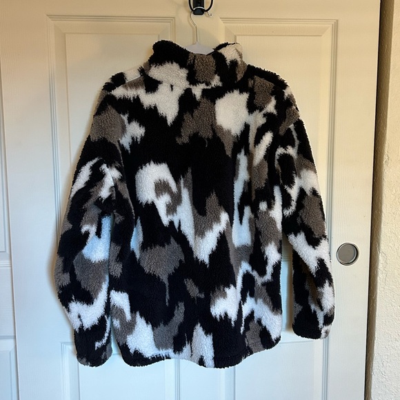 Eddie Bauer patterned fleece quarter-zip - Picture 3 of 3